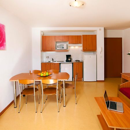 Sejours & Affaires Geneve Saint Genis Aparthotel Exteriör bild