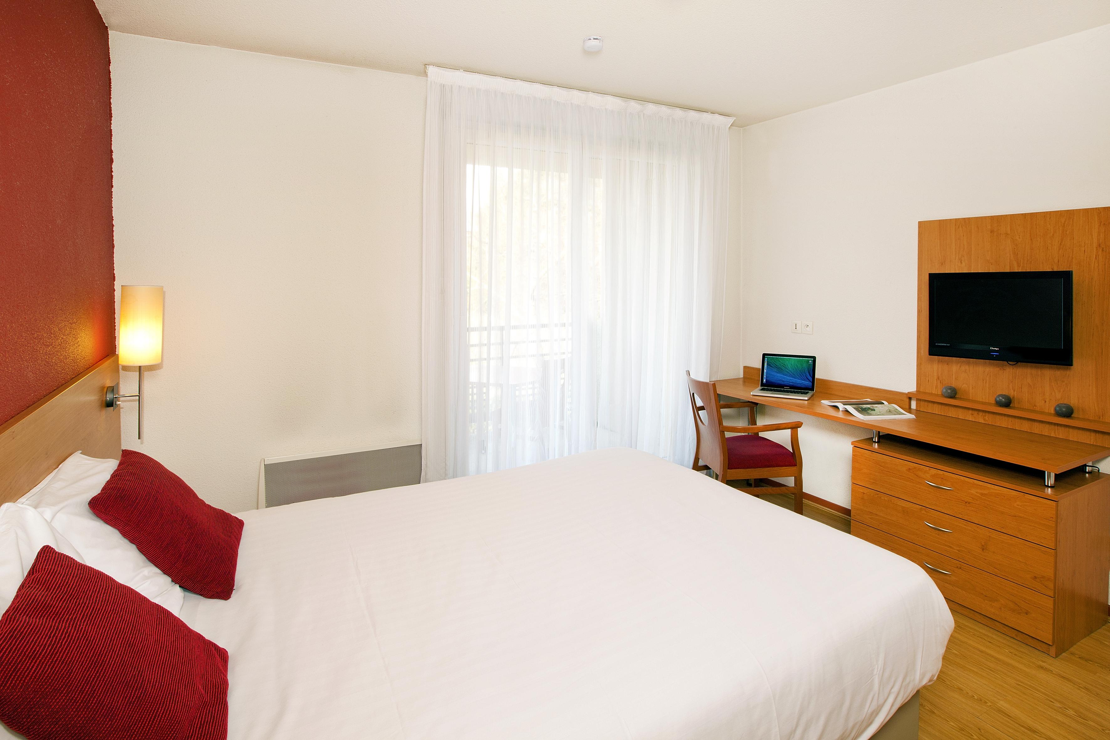 Sejours & Affaires Geneve Saint Genis Aparthotel Exteriör bild