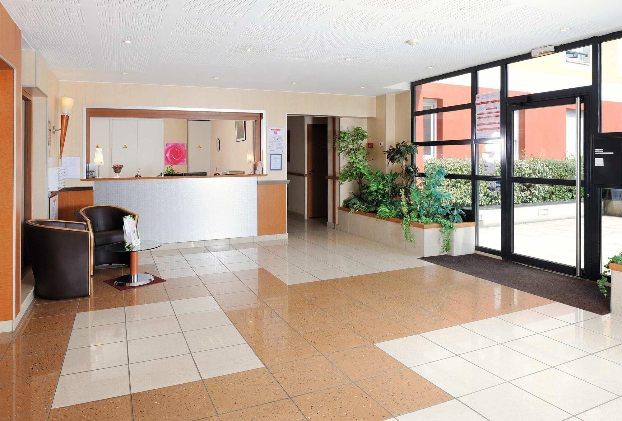 Sejours & Affaires Geneve Saint Genis Aparthotel Exteriör bild