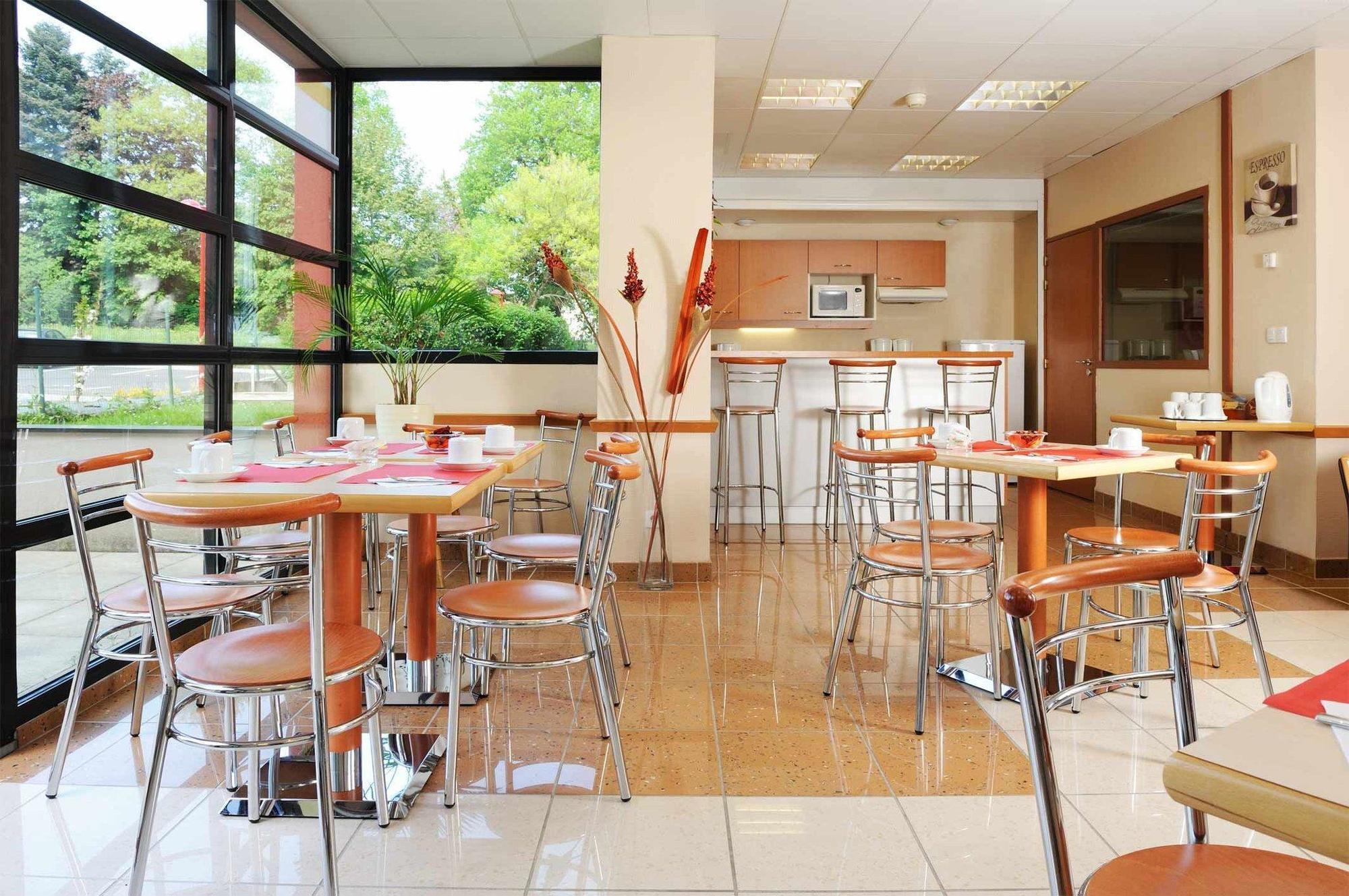 Sejours & Affaires Geneve Saint Genis Aparthotel Exteriör bild